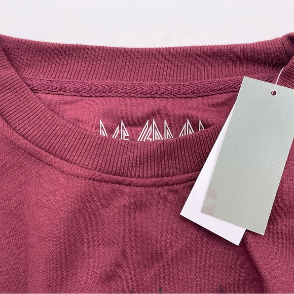 Def Leppard Maroon Sweatshirt Sweater Women’s Size Medium or Juniors Size Large - Picture 4 of 5